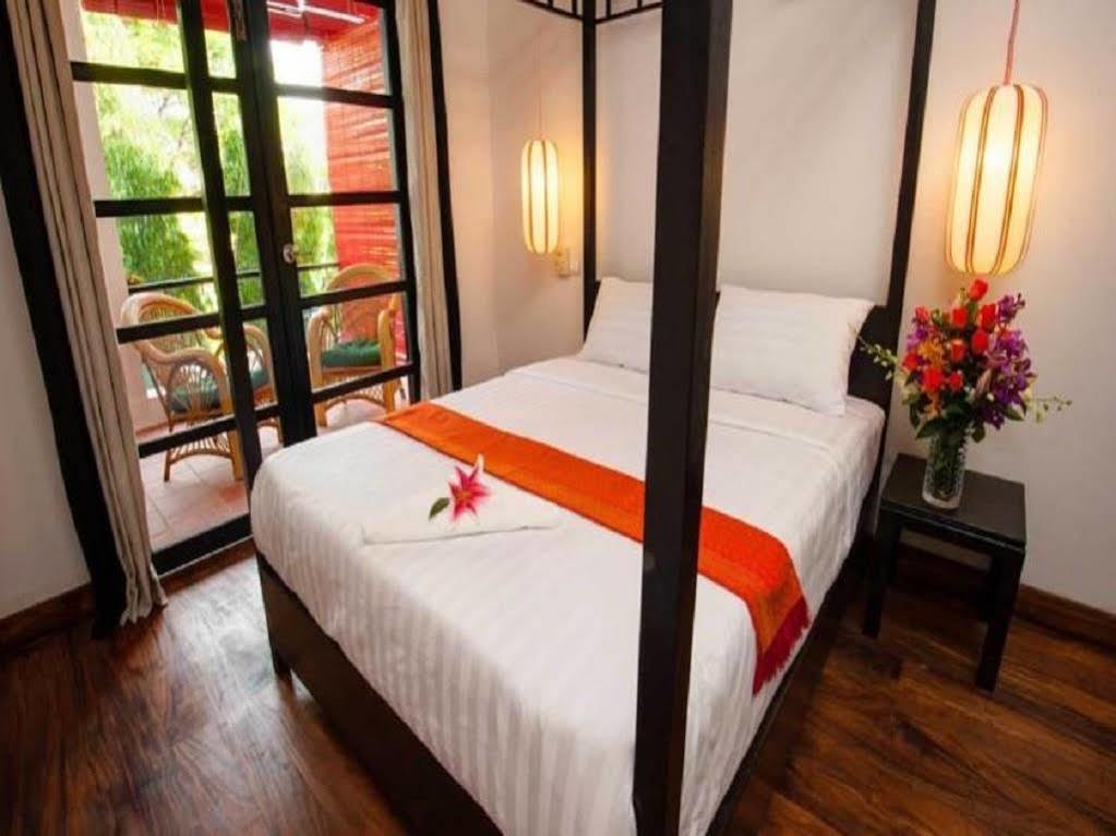 Villa Silk Road Hotel Phnom Penh Exterior photo