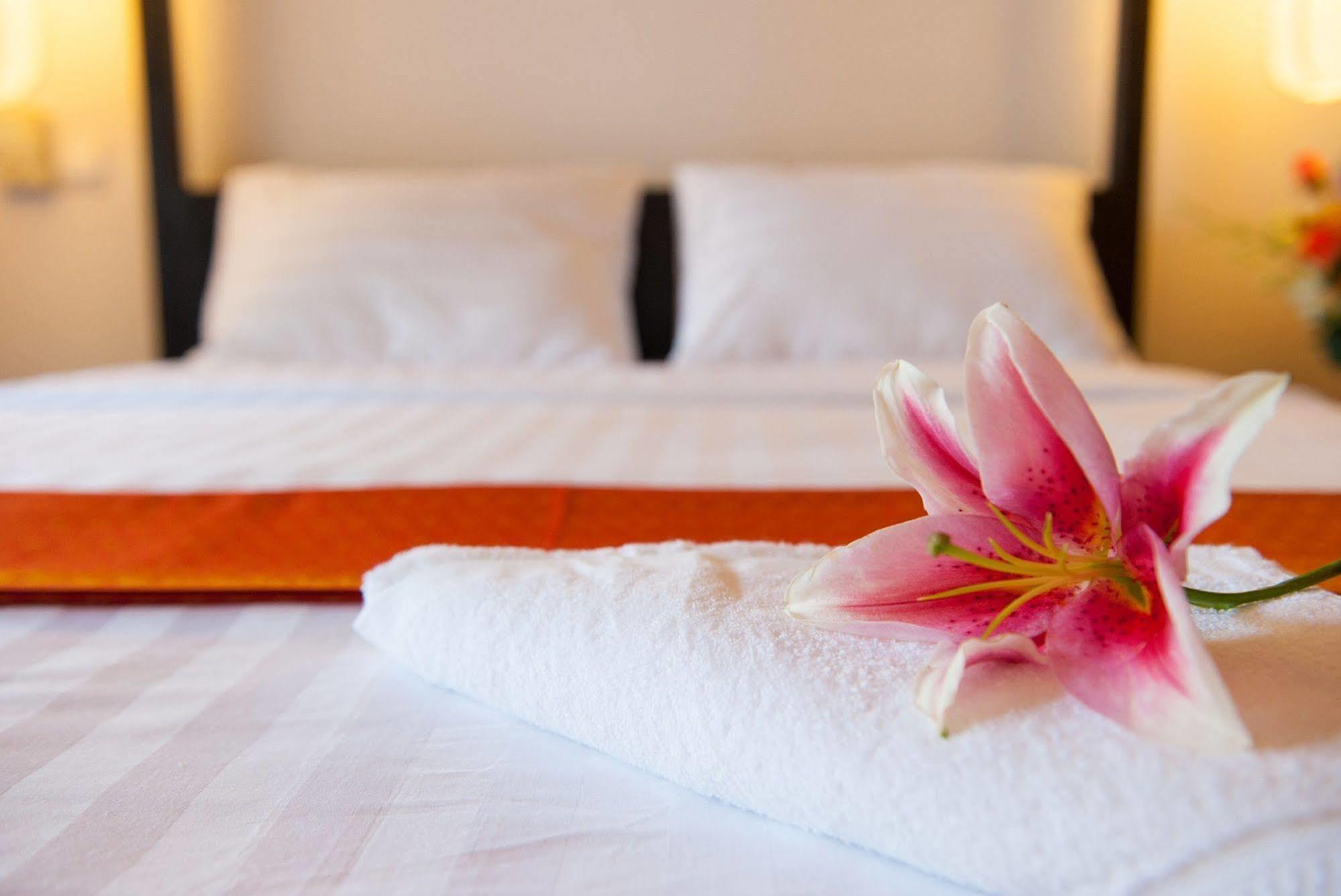 Villa Silk Road Hotel Phnom Penh Exterior photo